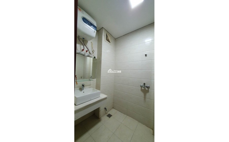 Cho thuê nhà căn góc, mới, Mai Hắc Đế, thang máy; vỉa hè 111m2* 5T- 44 Tr